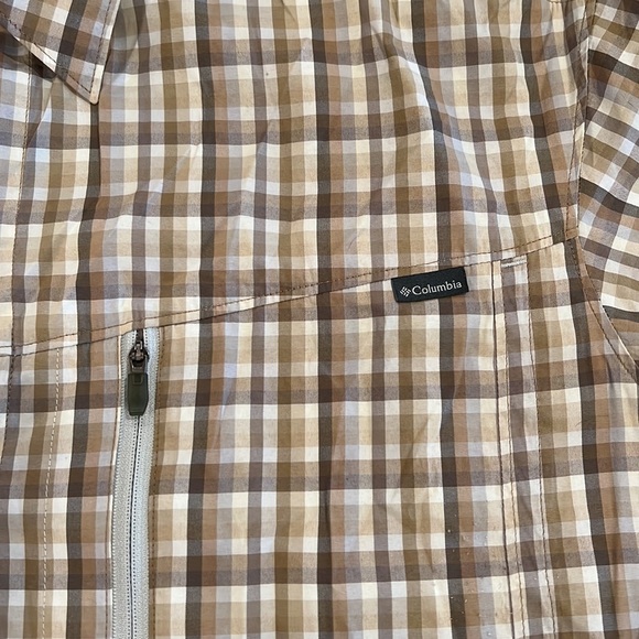 Columbia short sleeve shirt with sun protection in back vents - Picture 2 of 14